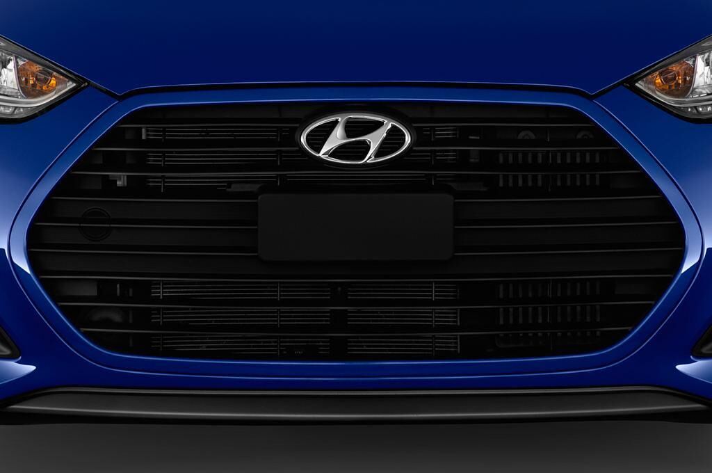 Hyundai Veloster (Baujahr 2013) Turbo 3 Türen Kühlergrill und Scheinwerfer