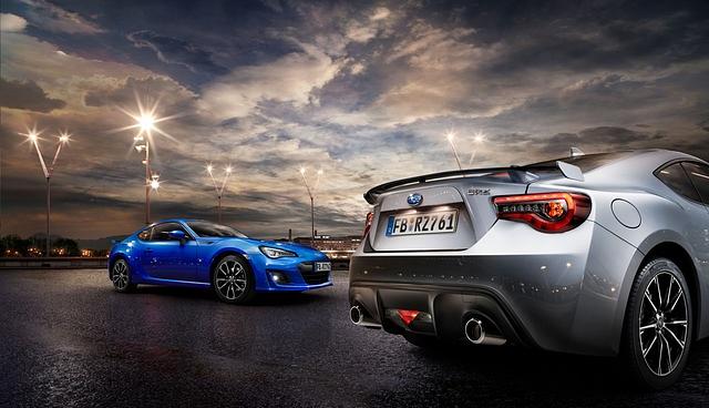 Der Heckspoiler des Subaru BRZ setzt nicht mehr direkt auf der Heckklappe auf, sondern steht künftig auf Füßen