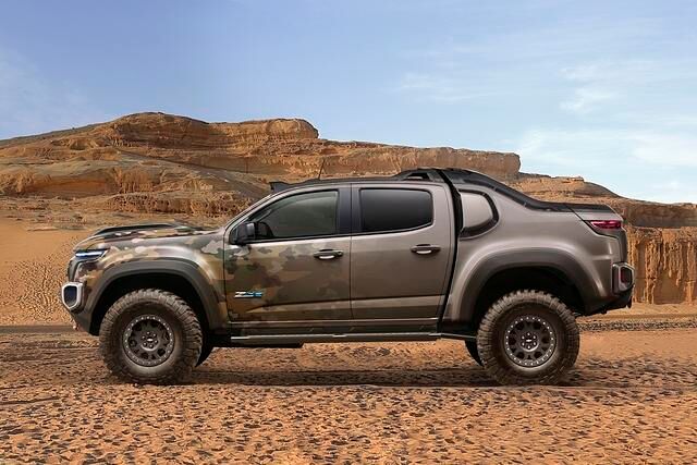 Stolze zwei Meter ist der Chevrolet Colorado ZH2 hoch, was unter anderem an seinen mächtigen 37-Zoll-Rädern liegt