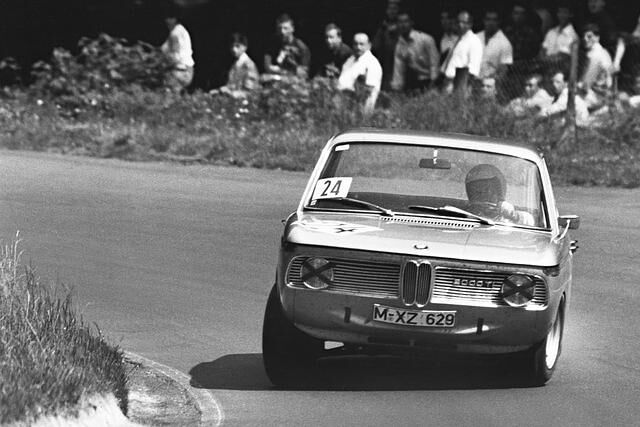 BMW 2000 TI beim 6-Stunden-Rennen auf dem Nürburgring