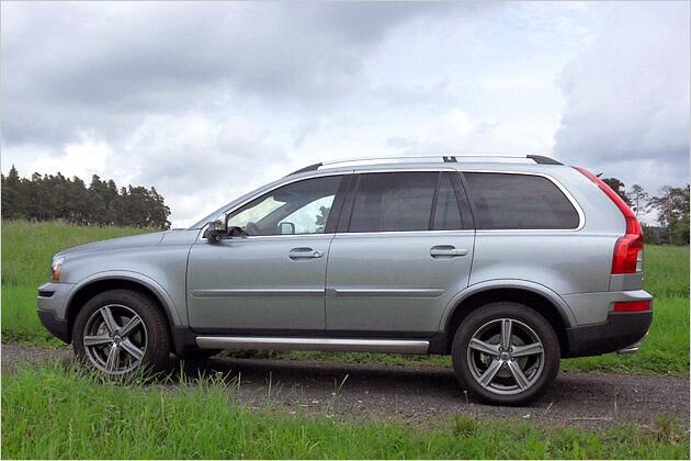 Mit 4,81 Meter Länge gehört der XC90 in die gleiche Klasse wie Mercedes ML, BMW X5 oder VW Touareg