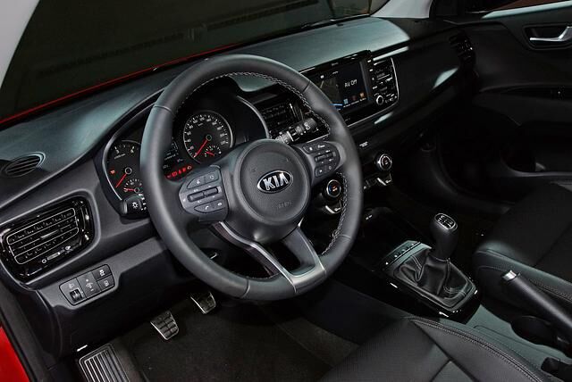 Zugelegt hat der neue Kia Rio auch im Innenraum. Die Insassen genießen mehr Bewegungsfreiheit, das Gepäckabteil fasst jetzt 325 Liter und damit um gleich 26 Liter mehr
