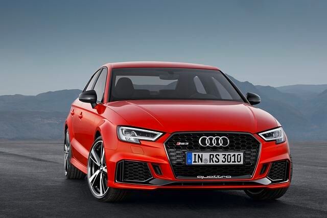 Mit neuem 294 kW/400 PS starkem Fünfzylinder präsentiert Audi auf dem Pariser Autosalon (1.-16. Oktober) die RS 3 Limousine