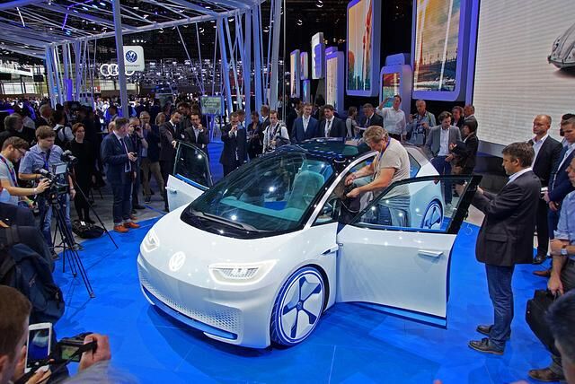 Volkswagen und Opel - Elektro-Duell fast auf Augenhöhe