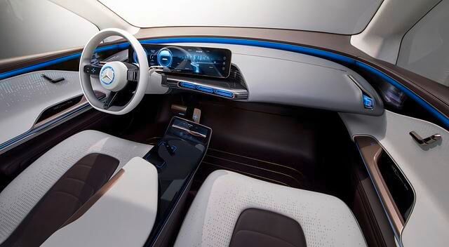 Das Interieur kommt bis auf die Mercedes-typische elektrische Sitzverstellung ohne klassische Schalter und Knöpfe aus