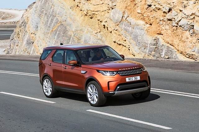 Neben zwei Vierzylinderdieselmotoren stehen für den neuen Discovery auch ein V6-Diesel und V6-Benziner im Angebot