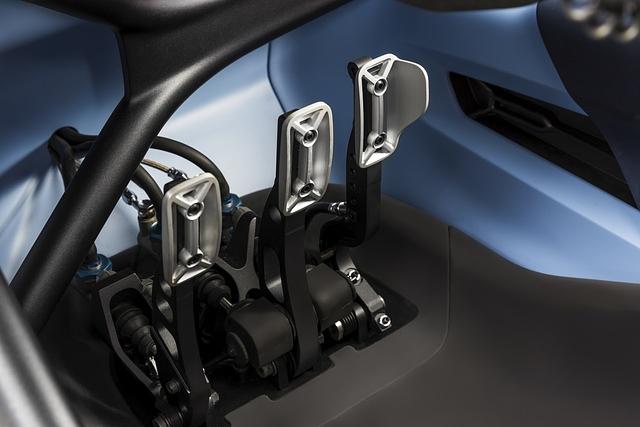 Zwar hat der Hyundai RN30 ein Doppelkupplungsgetriebe, dennoch gibt es auch ein Kupplungspedal, welches im Rennsport zum Beispiel bei Boxenstopps genutzt wird