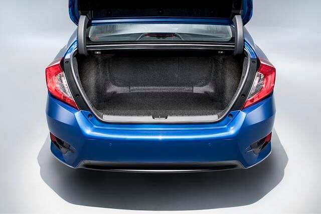 519 Liter soll der Kofferraum des viertürigen Honda Civic aufnehmen