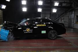 Euro-NCAP-Crashtests - Mercedes E-Klasse und Peugeot 3008 mit Top-Bewertung