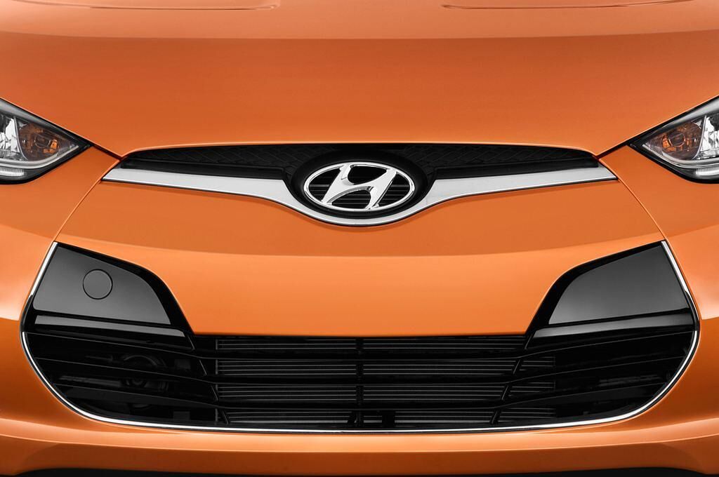 Hyundai Veloster (Baujahr 2011) Style 4 Türen Kühlergrill und Scheinwerfer