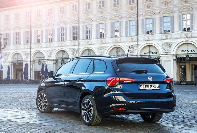 Für den Antrieb des geräumigen, 4,57 Meter langen Lademeisters stehen zwei Benziner und zwei Diesel zur Wahl