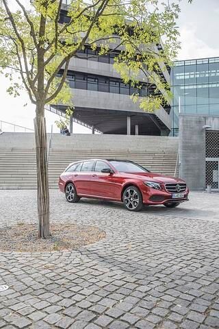 Die vielen Nettigkeiten bis hin zum Drive Pilot können den Preis in schwindlige Höhen treiben