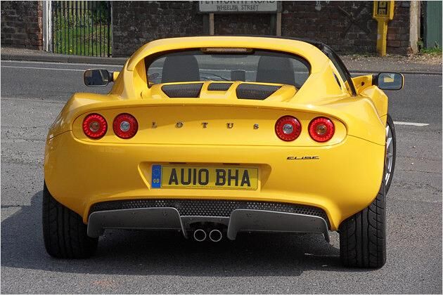 Mit 1,12 Meter ist der Roadster die flachste Flunder unter den Serienroadstern - noch vor dem Lambo Murciélago