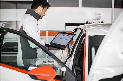 Per Software wird der Seat Leon Cup Racer 2017 präzise eingestellt