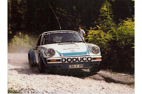 Walter Röhrl lässt den Doduco-Porsche fliegen