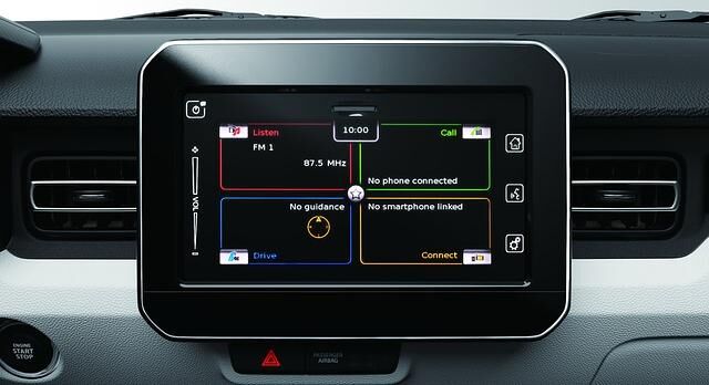 Das Navi-Infotainmentsystem wird über den großen Touchscreen bedient