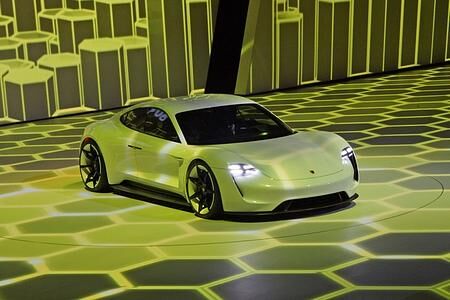 Porsche Mission E - Elektroauto in mehreren Varianten