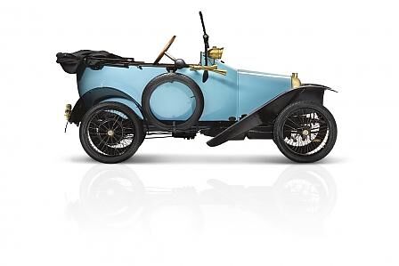Peugeot BEBE - hier sorgte Ettore Bugatti für 
ästhetischen Feinschliff.