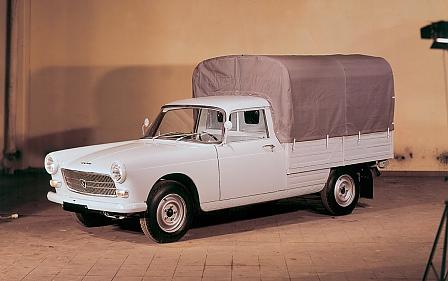 Peugeot 404 ist unter anderem als Pick-up auch in den USA erfolgreich.