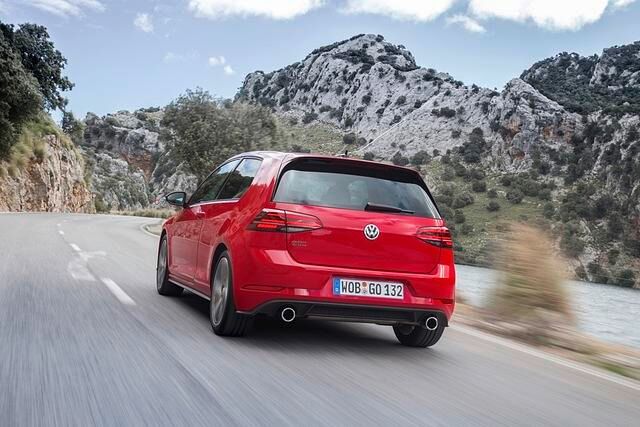 Dank einer kleinen Leistungsspritze verkürzt sich die Sprintzeit des Golf GTI Performance von 6,4 auf 6,2 Sekunden