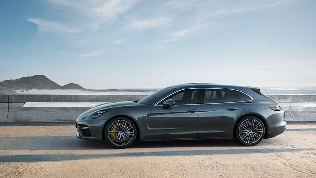 In Genf zeigt der Sportwagenhersteller mit dem neuen Panamera Sport Turismo die vielleicht nutzwertigste Form eines Porsches