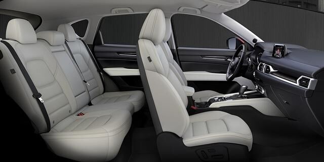 Ganz neu im CX-5 sind die Sitze, die laut Mazda deutlich mehr Langstreckenkomfort bieten sollen