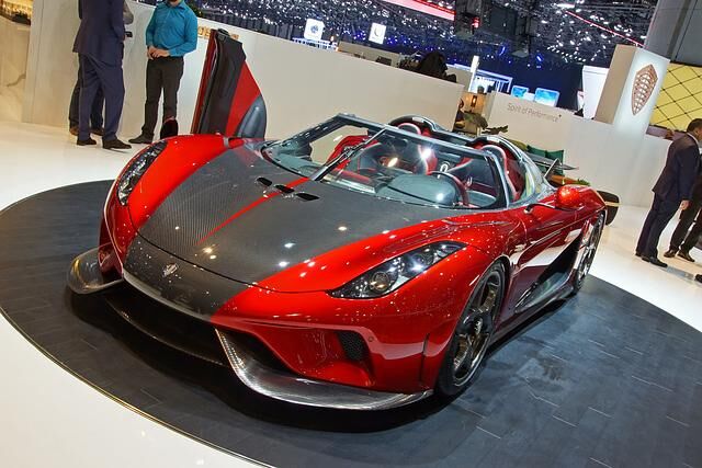Sehr eindrucksvoll ist auch ein erstes Kundenfahrzeug des Koenigsegg Regera