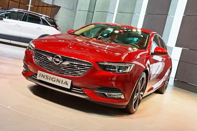 Auch der Opel Insignia zählt nicht zu den besonders progressiven Designstücken der Messe