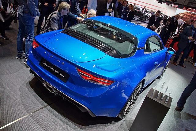 Der 1,8-Liter-Vierzylinder mit 252 PS hat leichtes Spiel. Der A110 soll 1,1 Tonnen wiegen