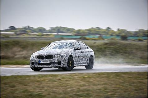 Bis zu 305 km/h ist er schnell.