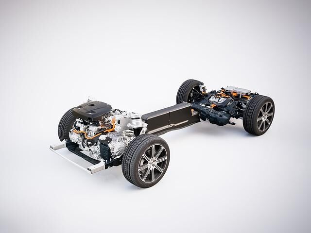 In der Version T8 leistet der XC60 300 kW/407 PS. Dank des zusätzlichen Elektroantriebs kann das SUV 45 Kilometer rein elektrisch fahren