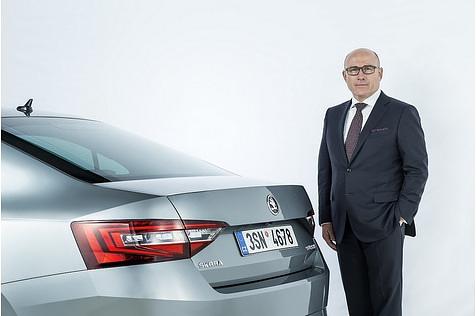 Skoda-Chef Bernhard Maier: \"Während in den Metropolen die Nachfrage nach Automobilen nur noch leicht zulegt, steigt die Nachfrage in den übrigen Millionenstädten unverändert deutlich an. Es ist daher nur logisch, dass wir diese Märkte für unsere Marke erschließen wollen.\"