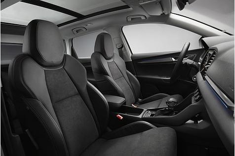Auch groß gewachsene Personen haben Platz im Skoda Karoq