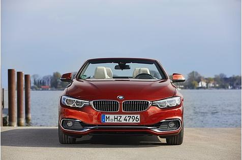 Das typische BMW-Gesicht mit Scheinwerfer, die bis zum Kühlergrill reichen
