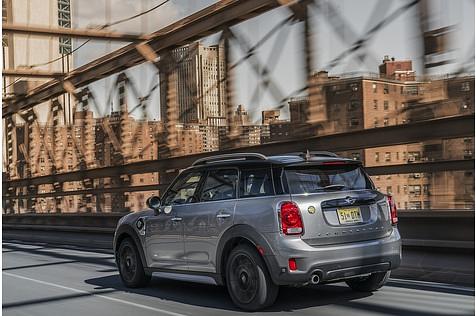 Das Kofferraumvolumen des Mini Cooper S E Countryman All4 schrumpft aufgrund der verbauten Batterie auf 405 Liter bis 1.275 Liter (Countryman: 450 Liter bis 1.390 Liter)