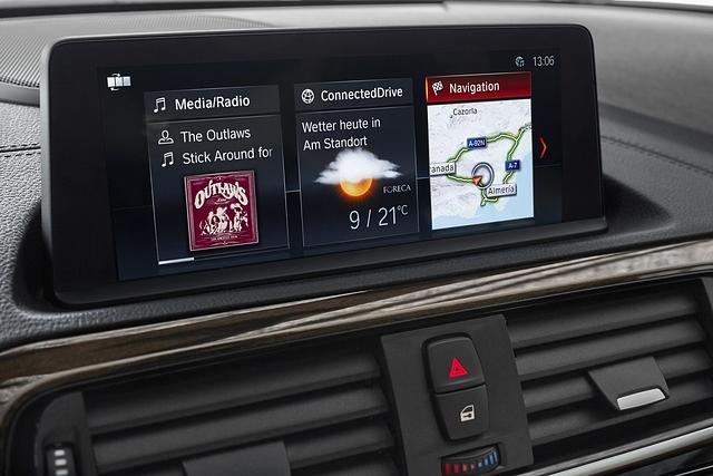 Das große Display für das Infotainmentsystem Professional bietet künftig eine Touchscreen-Funktion