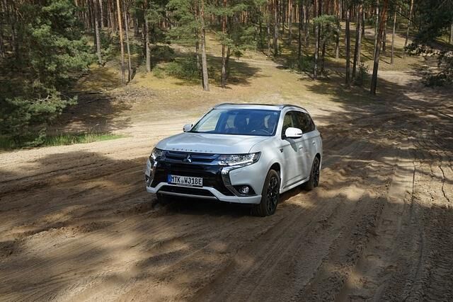Fast ein Drittel aller knapp 3.500 in den ersten vier Monaten zugelassenen Autos dieses Typs haben einen sogenannten Plug-In-Hybrid unter der Haube