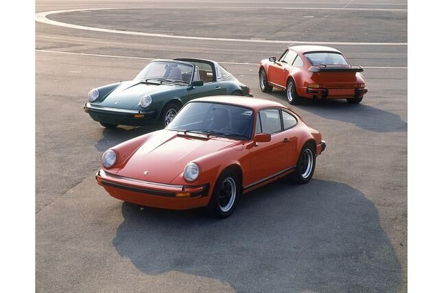 Porsche-Modelljahr 1978: vorne 911 SC,  in der Mitte 911 SC Targa und hinten 911 Turbo