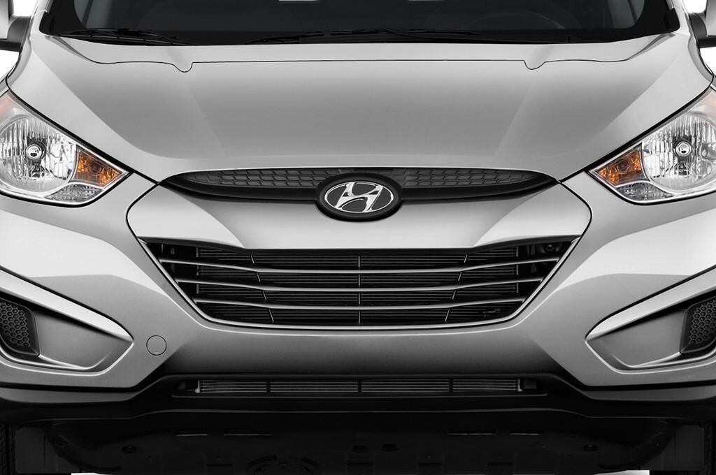 Hyundai iX35 (Baujahr 2010) Premium 5 Türen Kühlergrill und Scheinwerfer