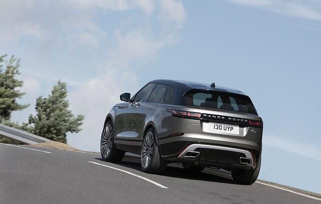 Der Velar ist um mehr als zehn Zentimeter niedriger als der Range Rover Sport – was ihn zum Aerodynamik-Champion der Marke macht