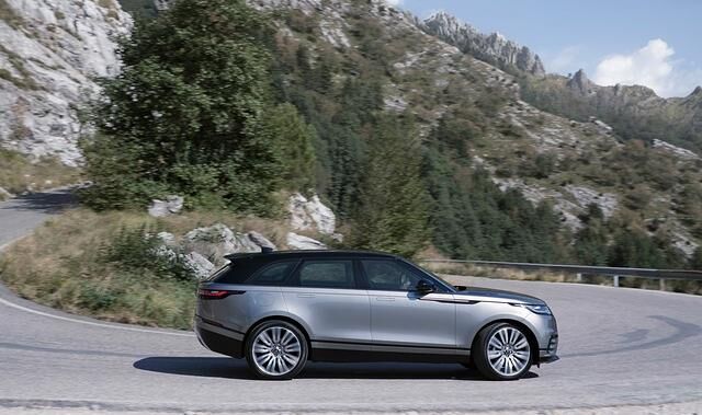 Der Velar kann auch Tempo machen: Ein V6-Benziner mit 380 PS wuchtet das SUV in 5,7 Sekunden auf 100 km/h