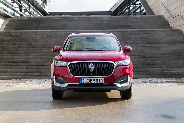 Der kleine Bruder des BX7 tritt unter anderem gegen den VW Tiguan an