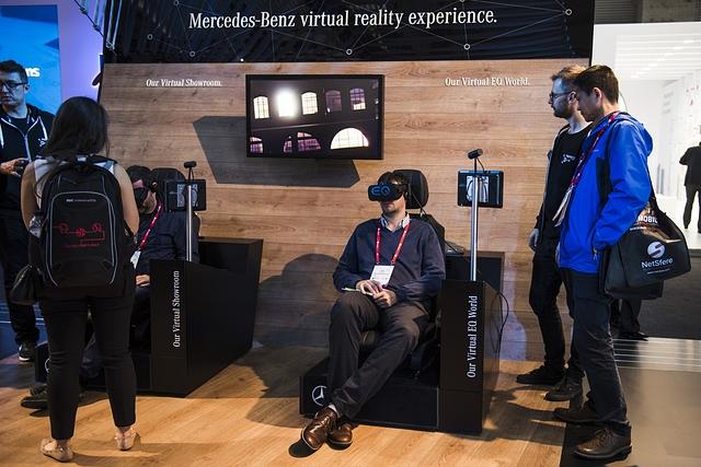 Auf dem Messestand in Barcelona präsentiert sich Mercedes Start-up-jugendlich 
