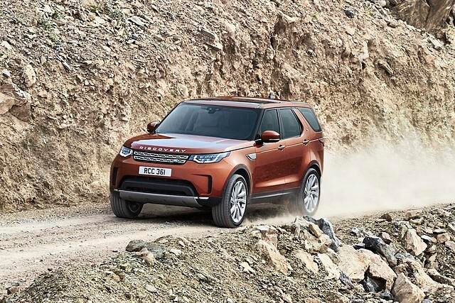Wie bisher gibt es den Land Rover Discovery auch als Siebensitzer. Auf allen drei Reihen können Erwachsene bequem sitzen 