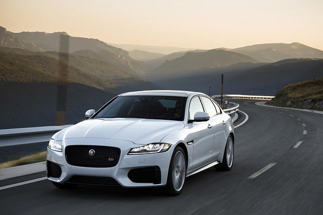 Auch der Jaguar XF bekommt neue Aggregate der noch jungen Ingenium-Motorenfamilie