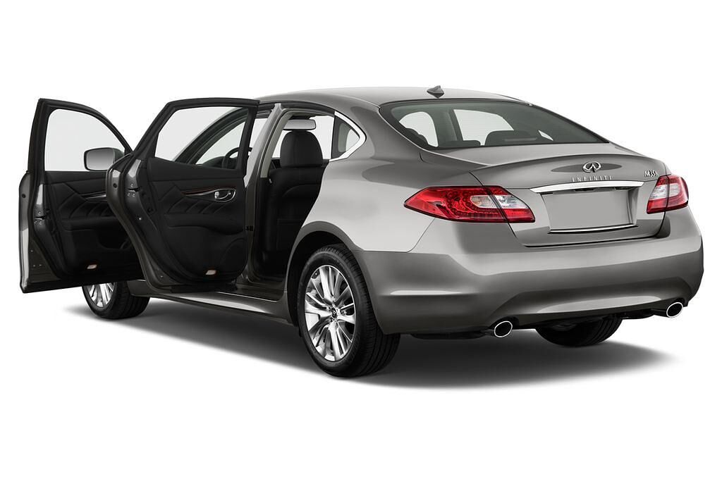 Infiniti M35H (Baujahr 2012) GT 4 Türen Tür geöffnet