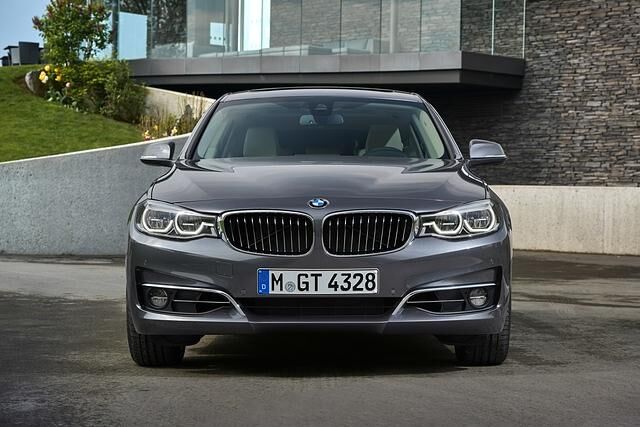 Serienmäßig hat der BMW 3er GT LED-Scheinwerfer