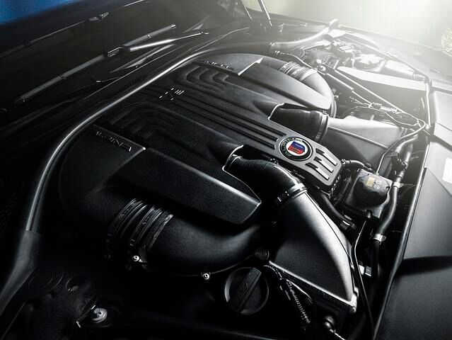 Unter anderem neue Turbolader entlocken dem 4,4-Liter-V8 über 600 PS und 800 Newtonmeter Drehmoment