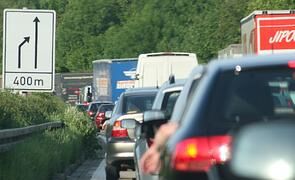 Stauhöhepunkt am Wochenende erwartet - Blechlawine auf dem Gipfel