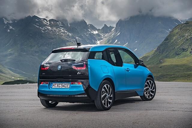 Wer mit dem i3 täglich nur seine gewohnten Strecken ins Büro, zum Einkaufen oder zum Sport hat, und zwischen 30 und 60 Kilometer zurücklegt – was mehr als 80 Prozent aller Autofahrer tun – hat von...